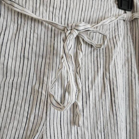 Vince Camuto Striped Shorts - Picture 2 of 7